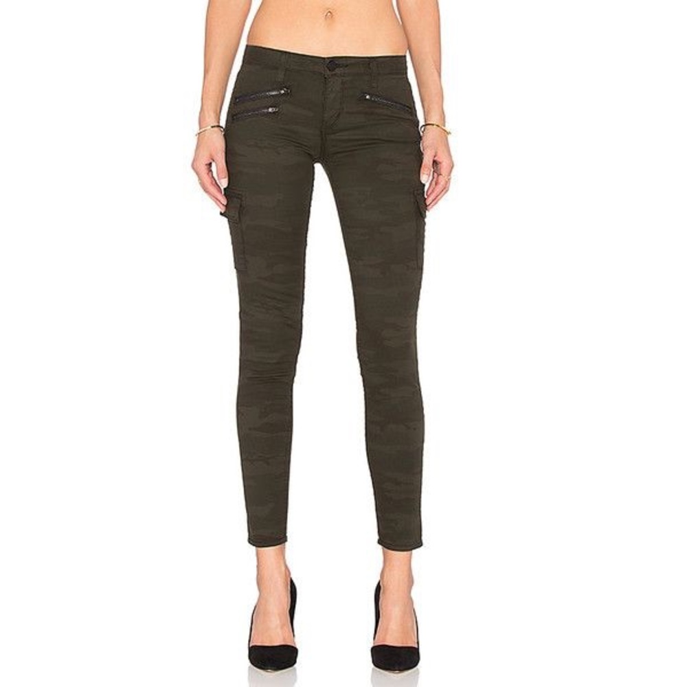 scantuaty camo cargo pants